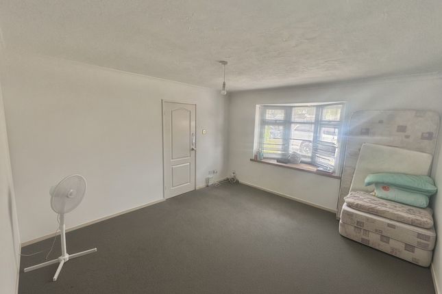 5, Basildon photo 3