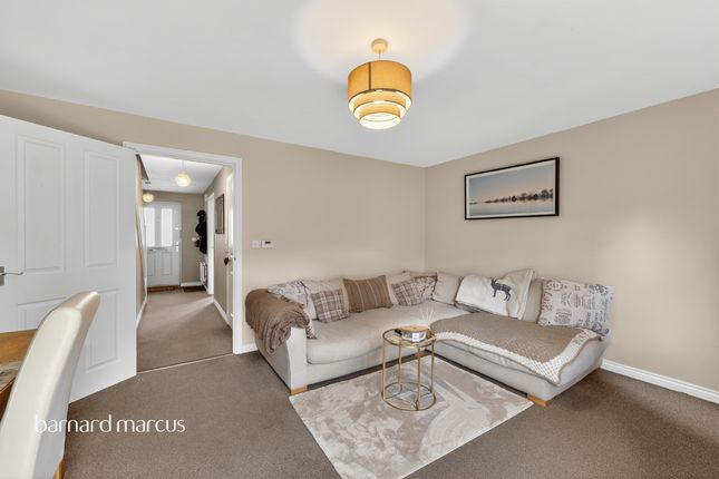 4, Meadow Close, Dorking photo 4