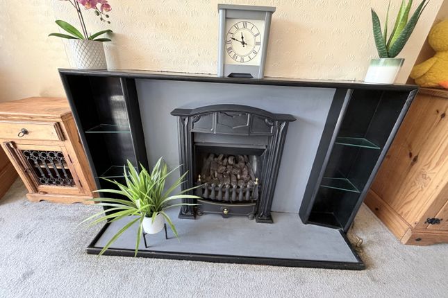 30 Outlands Drive, Hinckley photo 4