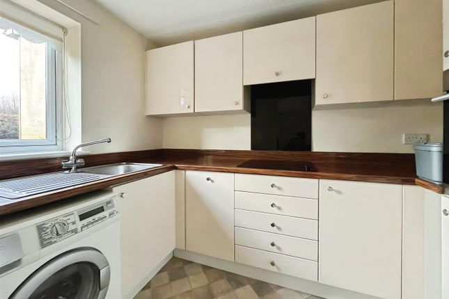 Eggars Court, Flat 8, St. Georges Road East, Aldershot photo 3