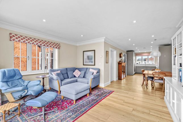 9 Rushington Close, BUCKINGHAMSHIRE photo 3