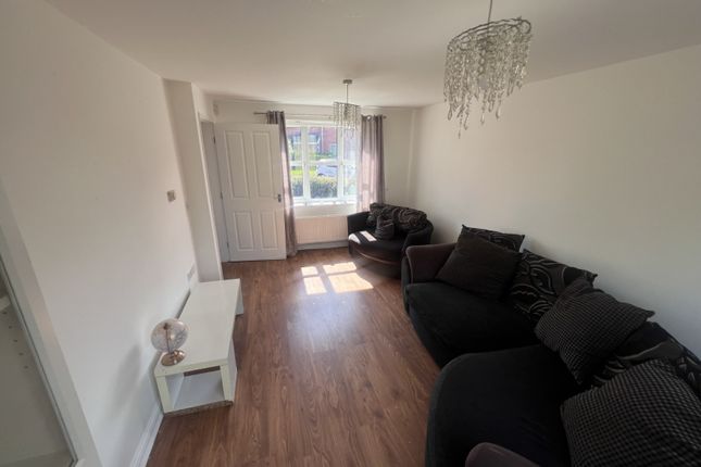 2 Essington Drive, Manchester photo 2
