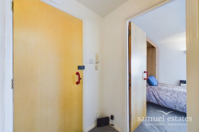 11, Redgrave Close, Croydon photo 4