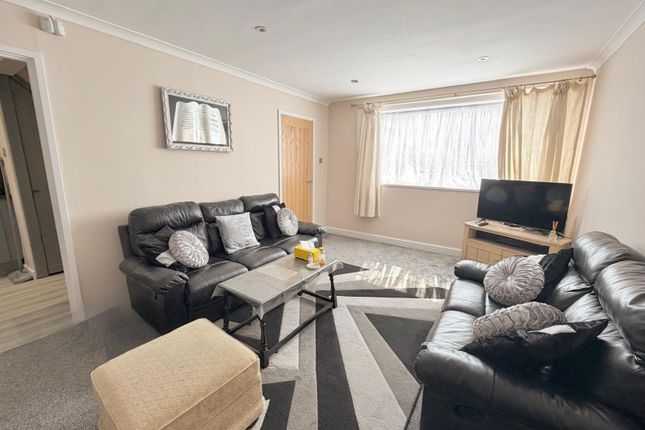 23, Farndale Garth, Leeds photo 3