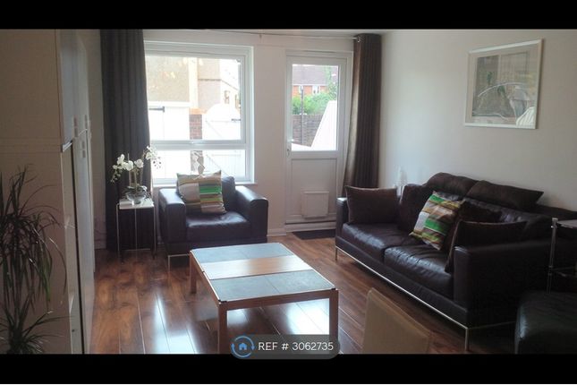 Singleton Close, London photo 4