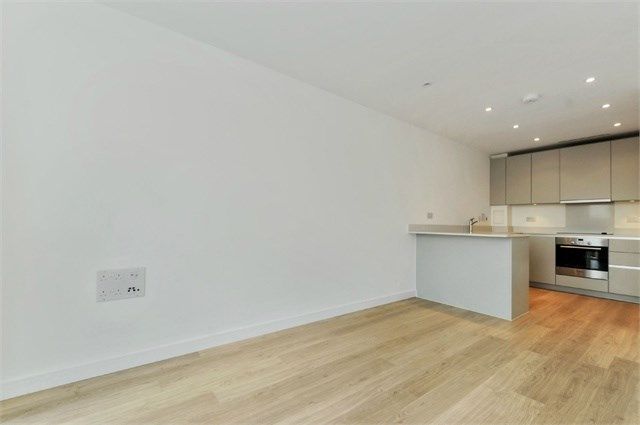 Thumbnail Flat for sale in Saffron Central Square, Croydon, Surrey