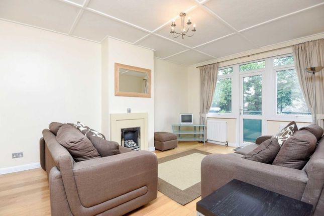 Flat to rent in Upper Tooting Park, London
