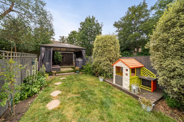 15, Woodgrange Close, Harrow photo 4