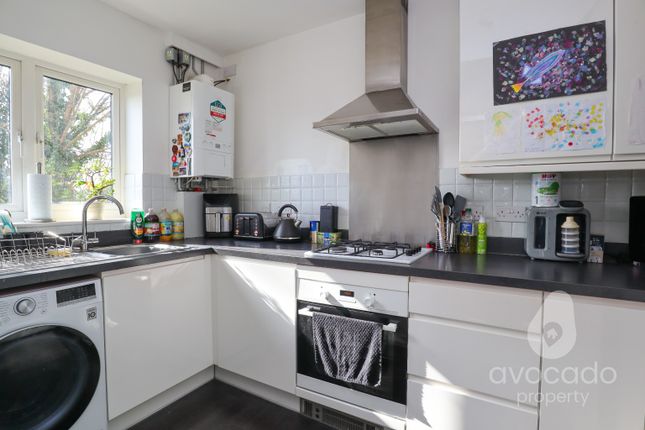 22 Centrifuge Way, Farnborough, Hampshire photo 4