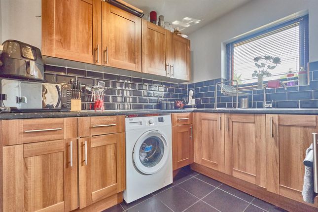 4, Sunnydale Crescent, Hinckley photo 3