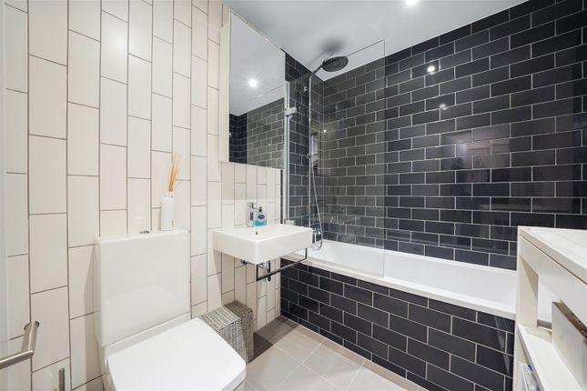 Flat for sale in Bonnet Street, London