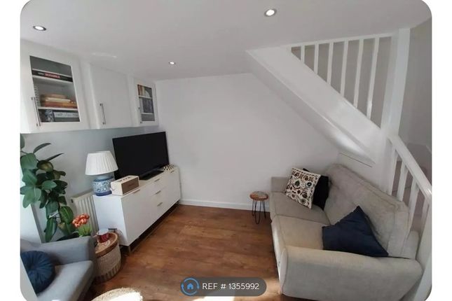 Flat, A High Street, Edenbridge photo 3