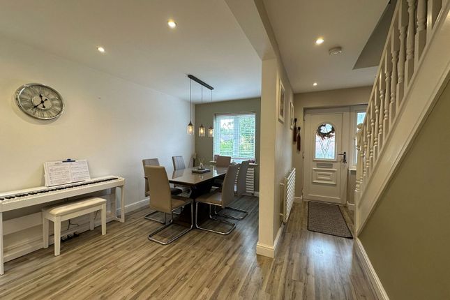 32, Westwood Avenue, Hyde photo 4