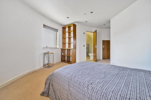 Flat for sale in Reading, Berkshire