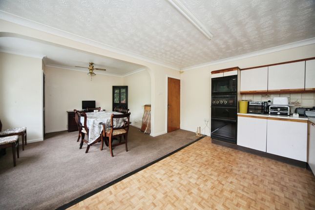 4, Locarno Avenue, Luton photo 4