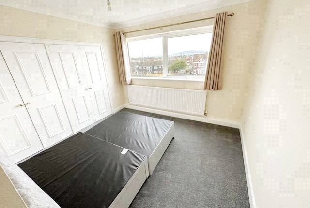 Room 1, 20 Kings Court, Lancing photo 5