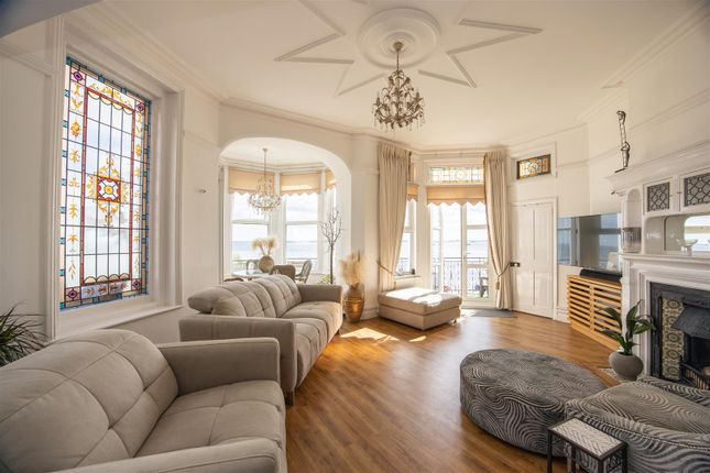 Flat for sale in Grosvenor Court, The Leas, Chalkwell