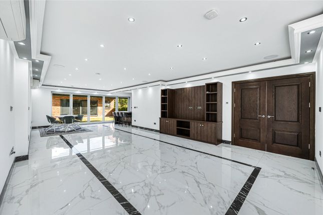 15, Saxon Drive, London photo 3