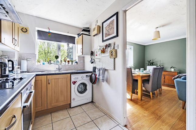 125 Ainsley Close, London photo 2