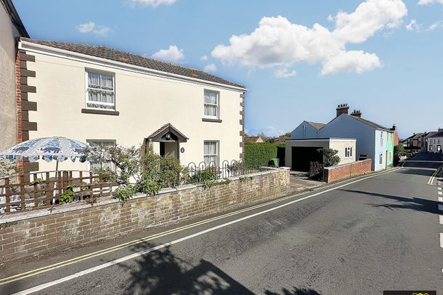 3-bed terraced on 37, High Street, Weymouth, £260,000