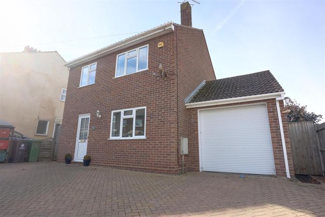 Thumbnail Detached house for sale in Victoria Road, Walton On The Naze