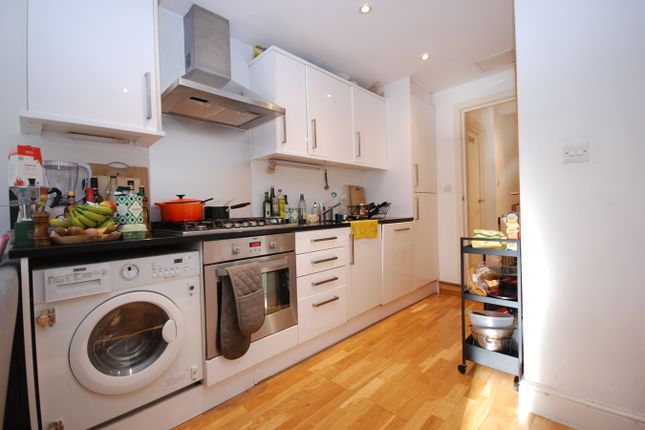 Flat to rent in Trinity Road, Wandsworth Common