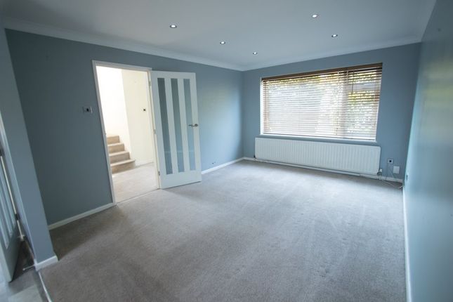 Derwent Close, Bournemouth Dorset photo 3