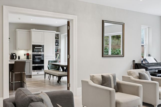 Ruxley Crescent, Esher photo 4