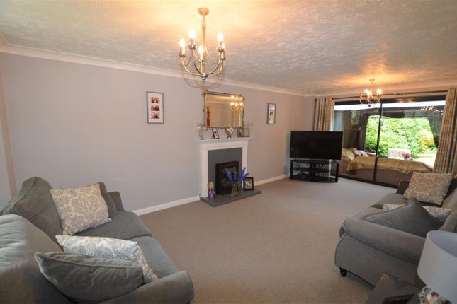 Link-detached house for sale in Kings Oak, Whitegates Close, Croxley Green