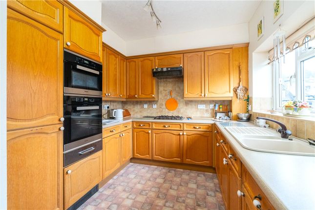 14 Hampton Court,, Grove Road, West Yorkshire photo 4