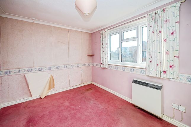 104, Landsdowne Way, Cressex photo 4