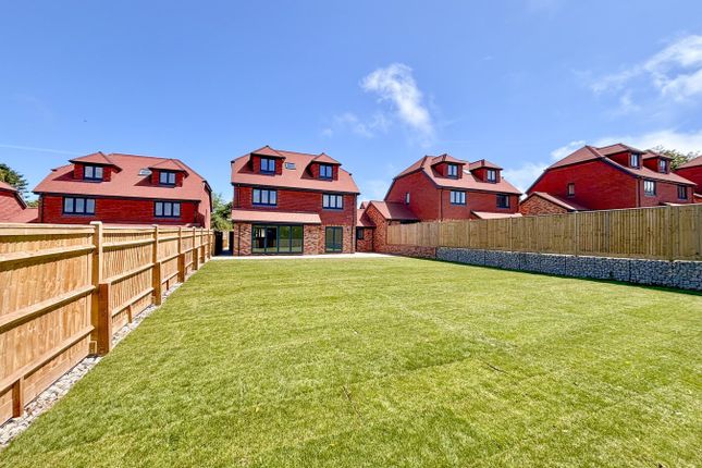 8, Bradshaw Close, Guestling photo 4