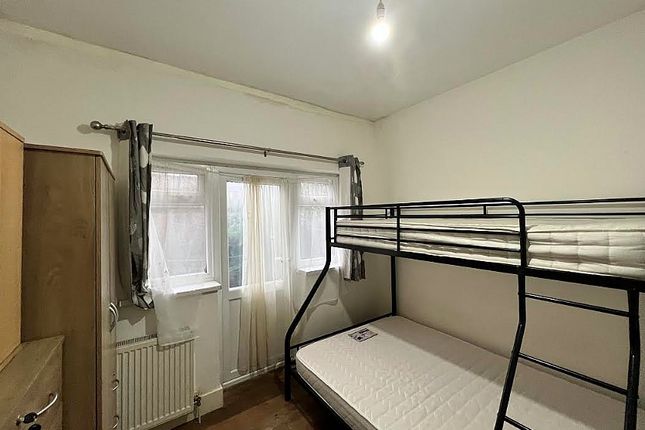58B, Valentines Road Ilford Essex photo 4