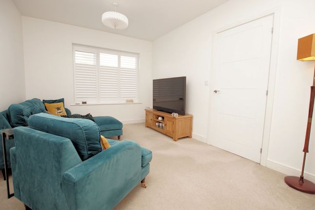 10, Archer Road, Lee-On-The-Solent photo 3