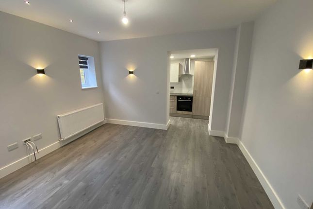 Flat 8 Canary House, Queens Road, Brentwood photo 3
