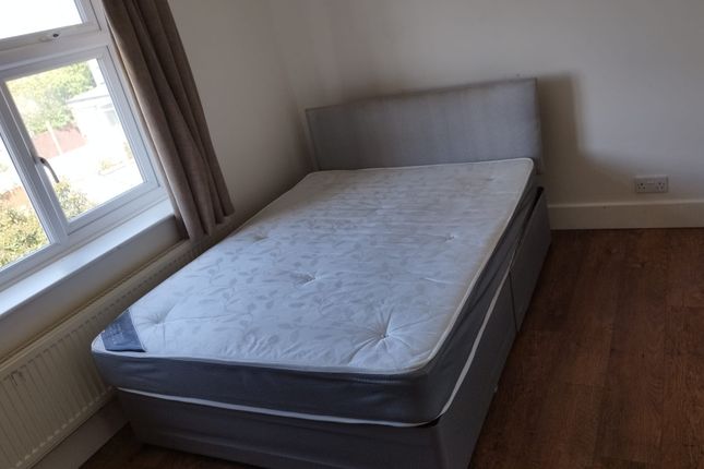 Thumbnail Room to rent in Lancaster Drive, Hornchurch