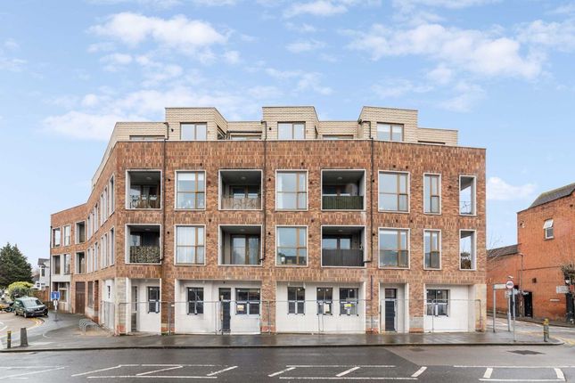 Flat for sale in Streatham Road, Mitcham