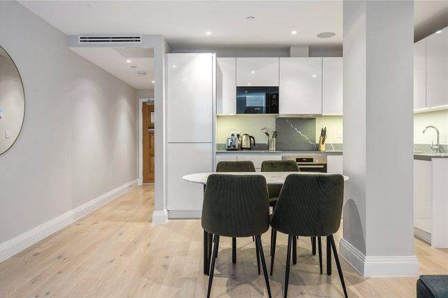 Flat for sale in Chancery Lane, London