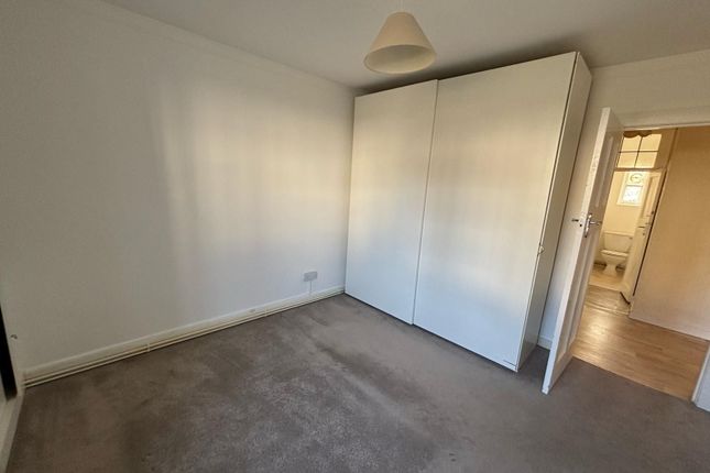 5 Highfield Close, Southampton photo 2