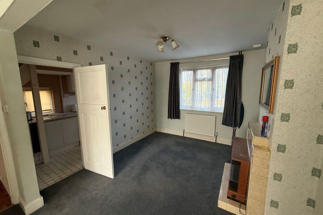 110 Heathview Road, Grays photo 3