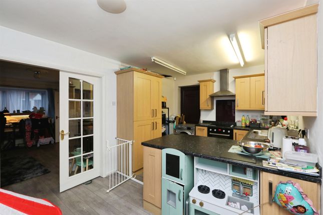 4, Bridge Close, WORKSOP photo 4