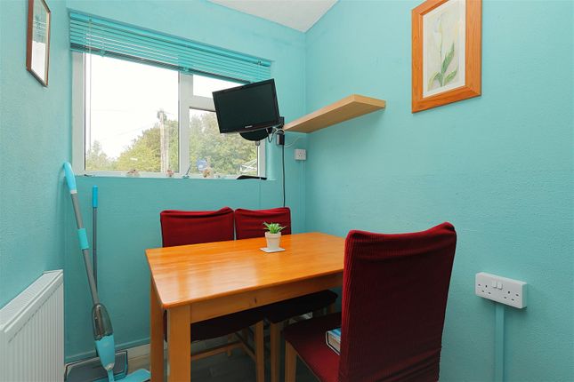 11, Westdale Grove, Pudsey photo 4
