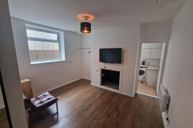 Studio to rent in Clive Street, Cardiff