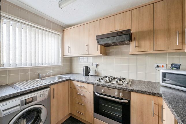 16, Mayfair Close, Doncaster photo 2