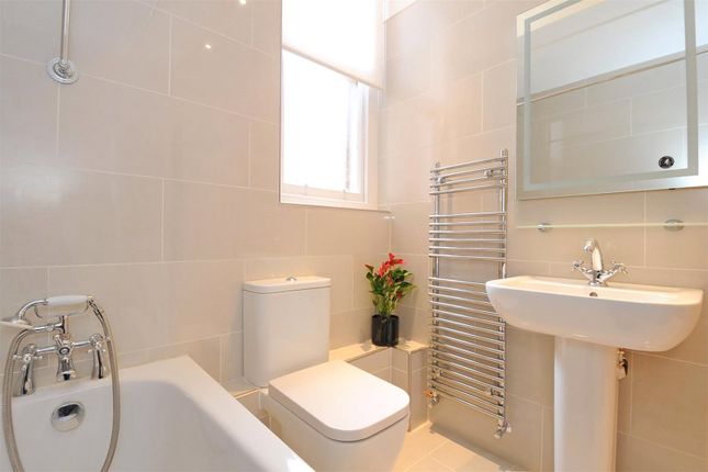 Flat 1, 17, Palace Court, London photo 4