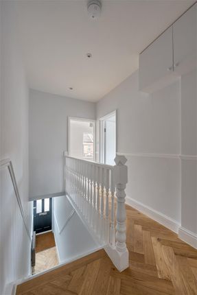 Flat for sale in Diana Road, London