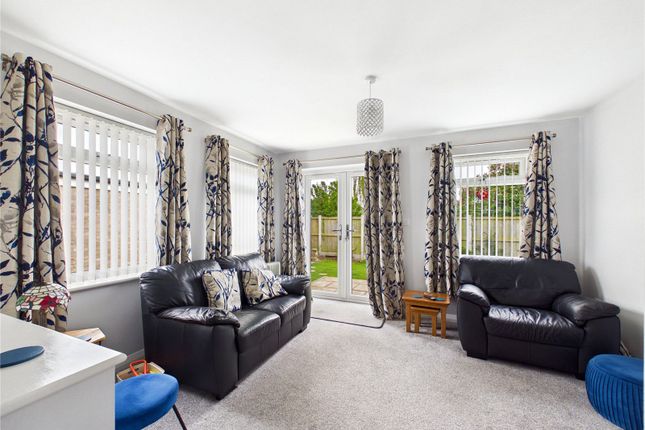 5, Grange Close, Ipswich photo 3
