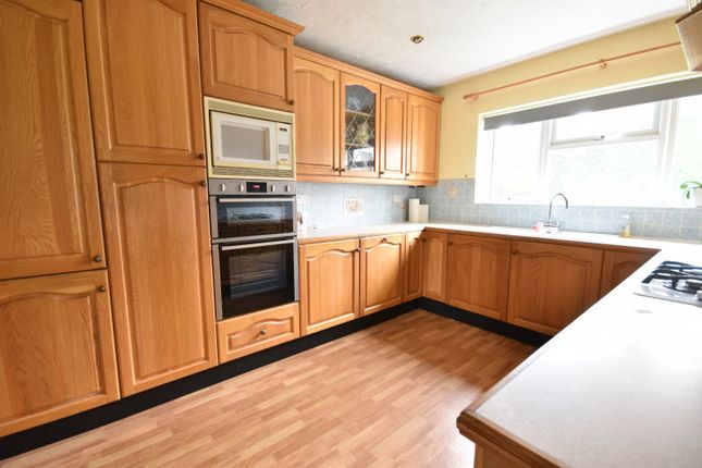 Burwood Close, Surrey photo 4