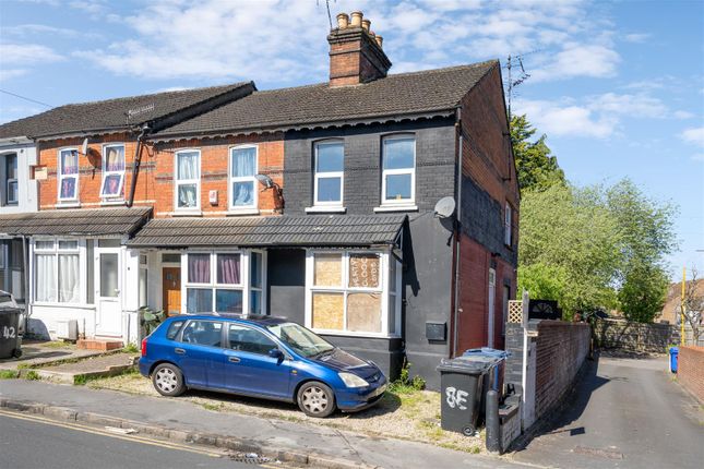 Thumbnail End terrace house for sale in Oakridge Road, Walk Of Town, High Wycombe