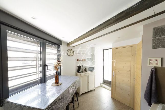 Detached house for sale in Canet-En-Roussillon, 66140, France